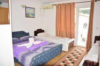 Гостевой дом Guest House Vera Улцинь Cемейный номер с собственной ванной комнатой-7